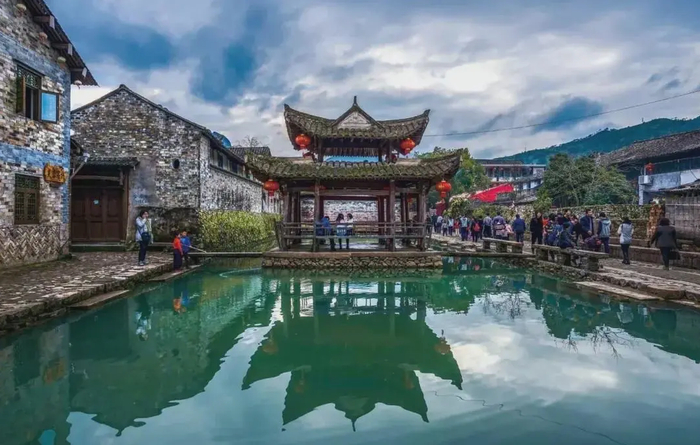 人民网,央视新闻客户端,故宫博物院,句容茅山景区,萍乡武功山,瓦屋山