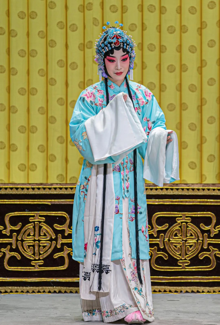 跟着镜头看大戏难得的黄派春秋配和宝藏青衣