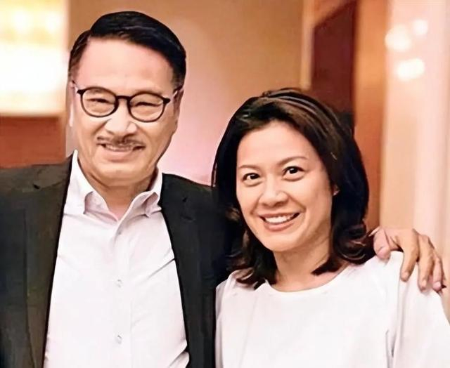 其实很多人都认为,吴孟达死后,侯珊燕一定会拿着遗产另嫁他人.