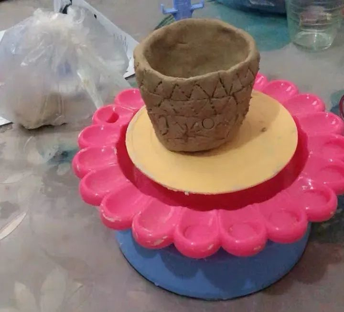 只需9步,就能完成一个陶艺作品,上手简单,还送12色颜料,围裙等|围裙