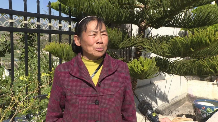 今年已70岁的村民李树珍儿子外出务工,她和儿媳妇,孙子孙女在家,每到