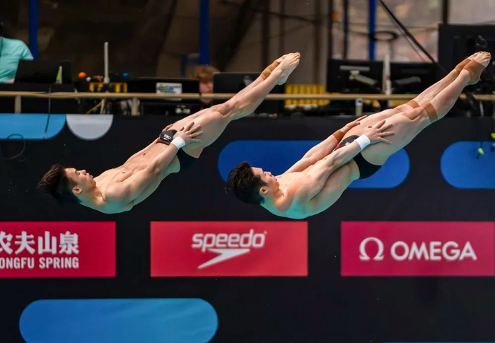 跳水世界杯中国队连夺四金男子10米台杨昊强势夺冠