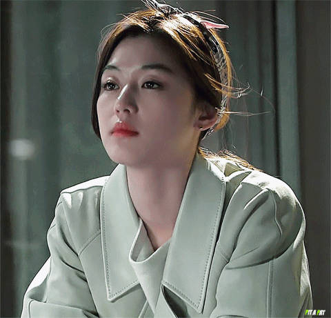 不知道的还以为这姐是刚出道,不愧是大明星千颂伊