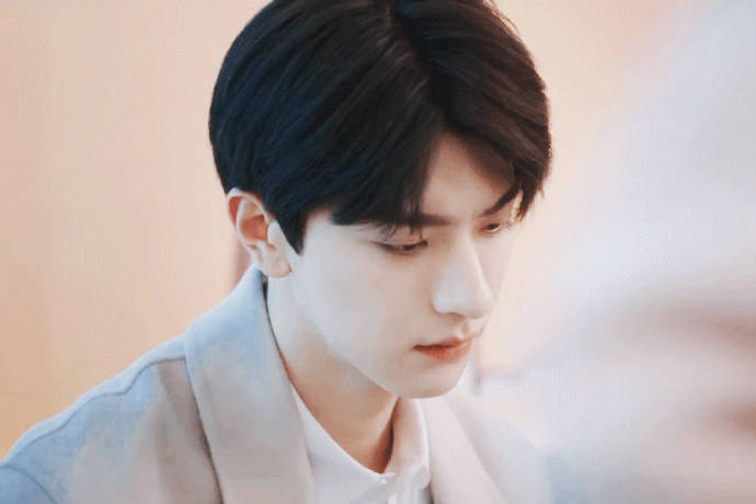 顾寻 我是校草 啊啊啊林一这张脸就是校草本草……_新浪新闻