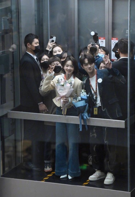 你磕过几对?|热巴|吴磊|电梯_新浪新闻