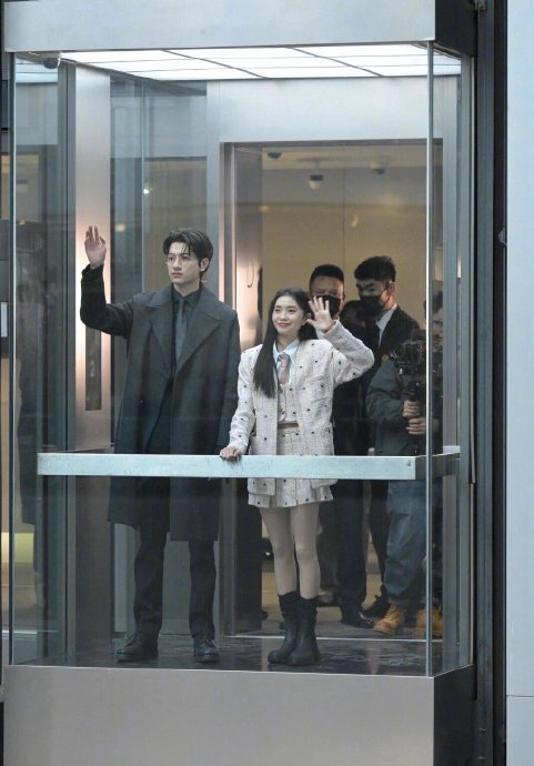 你磕过几对?|热巴|吴磊|电梯_新浪新闻