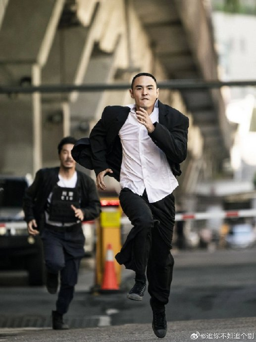 西装暴徒荷尔蒙拉满|阮经天_新浪新闻