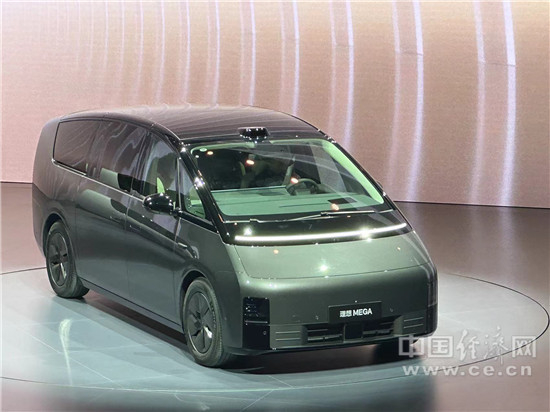 理想MEGA 王跃跃/摄