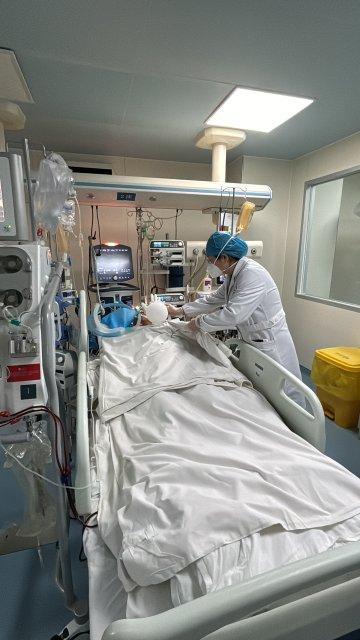 在这次大抢救当中,昆明血液中心为医院提供了充分的用血保障.