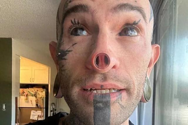 他说:"我在眼睛上染色,在牙龈上纹身,摘除乳头,我的脸,锁骨和手腕上都