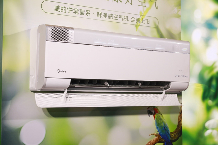 （图：苏宁易购与美的联合打造的“鲜净感”空气机全新上市）
