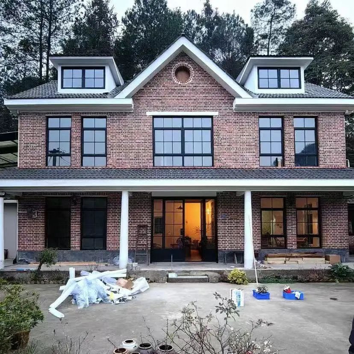 花10w回农村老家给爸妈爆改40年婚房,没想到被全村人强势围观:给我家