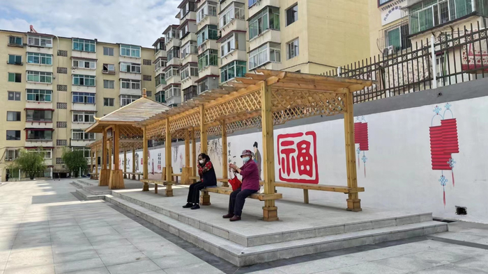 改造后的辽宁省本溪市平山区合峰社区春平小区。孟双奎/摄