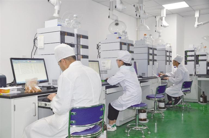     公司科研人员进行中药全程质量控制研究