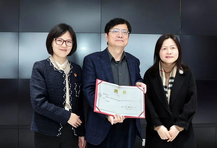 郑强教授受聘重庆医科大学附属永川医院战略发展委员会副主任委员。图源：重庆医科大学附属永川医院官网