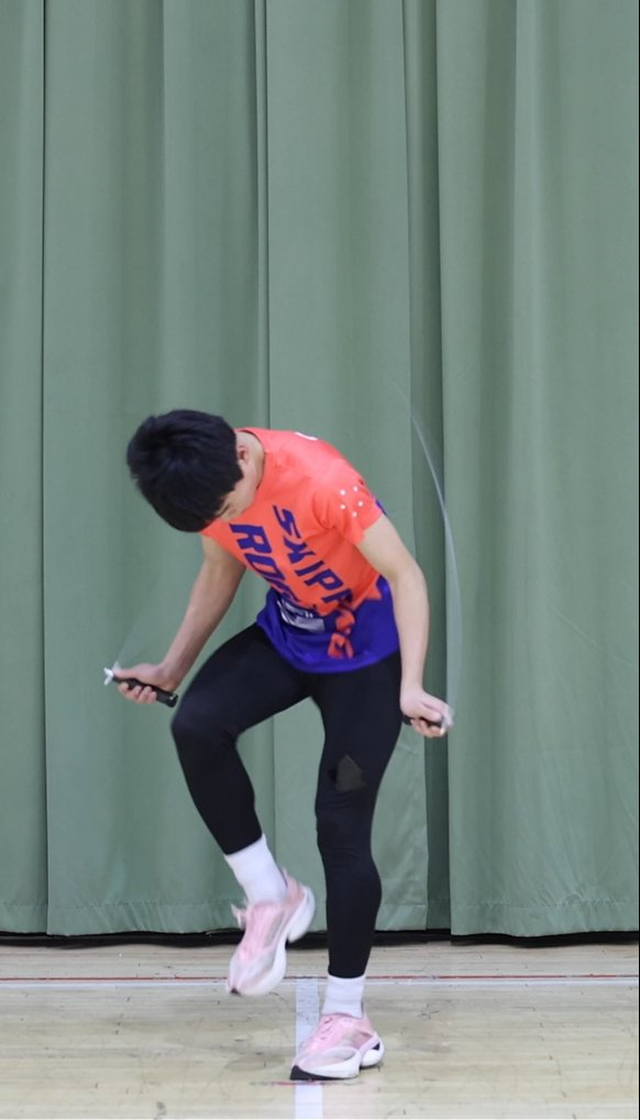 30秒单摇跳。  全国跳绳推广委员会供图