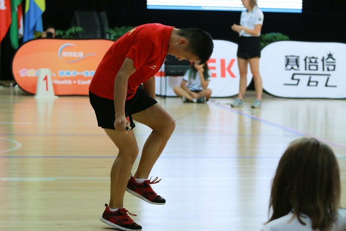 从12岁开始参加比赛，如今的岑小林早已成了国内及国际各级别跳绳比赛的常客。  受访者供图