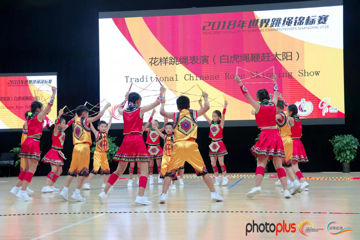 花样项目中，对运动员的服饰没有太多规定，可根据不同主题搭配。  受访者供图