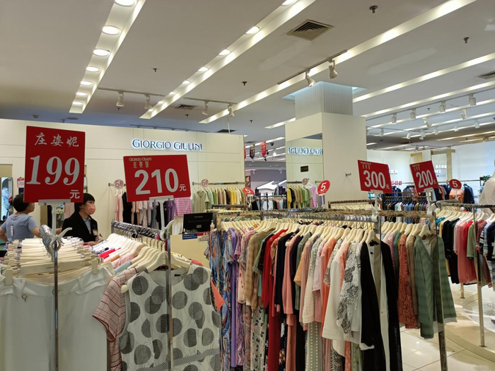 西单路口南端仅有的一座百货大楼"首都时代广场",自2000年开业就一直