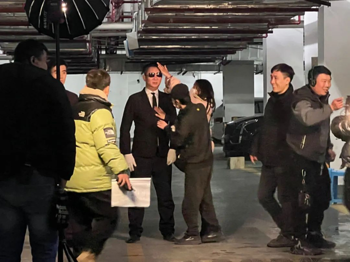 陈成杰自己上阵扮演保镖