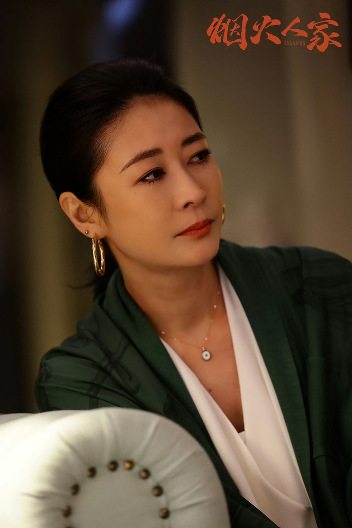 梁静近年来只在影视作品里演了一些戏份不多的角色,比如电影《八佰》