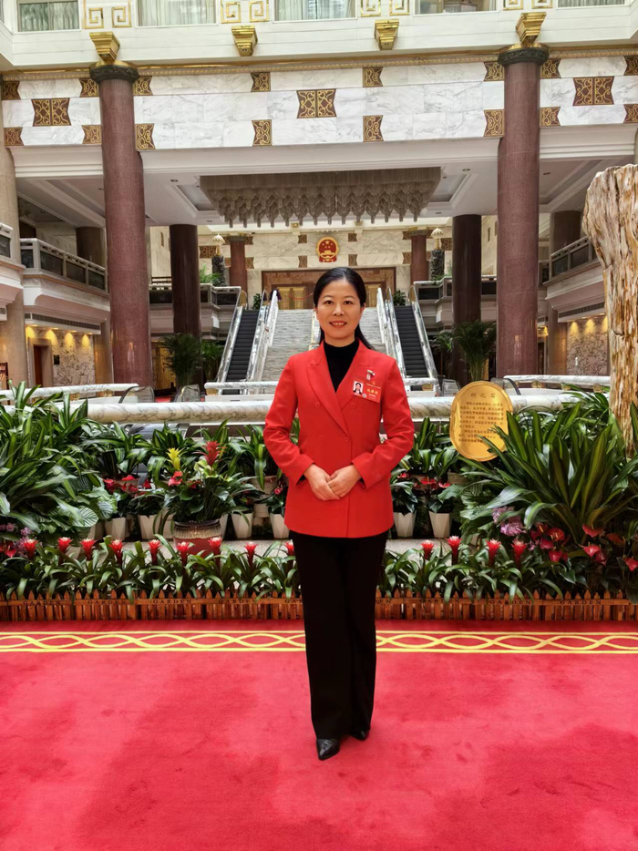 全国人大代表、浙江省金华市浦江县郑宅镇中心小学语文老师祝响响。受访者供图