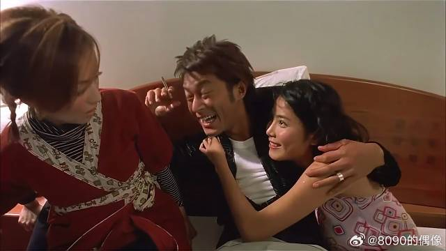 古天乐搂美女刺激郑秀文,郑秀文不仅不伤心,还帮美女看病