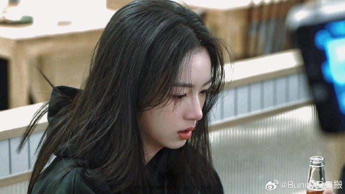 周也 花絮比正片还美 这个骨相和侧脸好绝|骨相|正片|花絮_新浪新闻