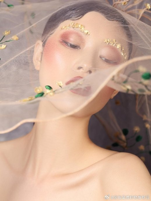 创意妆面拍摄99,通常要突出彩妆部分,弱化其他91……|妆面|彩妆