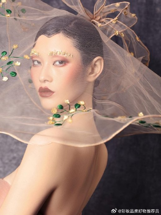 创意妆面拍摄99,通常要突出彩妆部分,弱化其他91……|妆面|彩妆