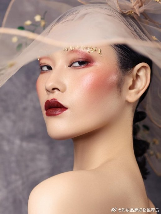 创意妆面拍摄99,通常要突出彩妆部分,弱化其他91……|妆面|彩妆