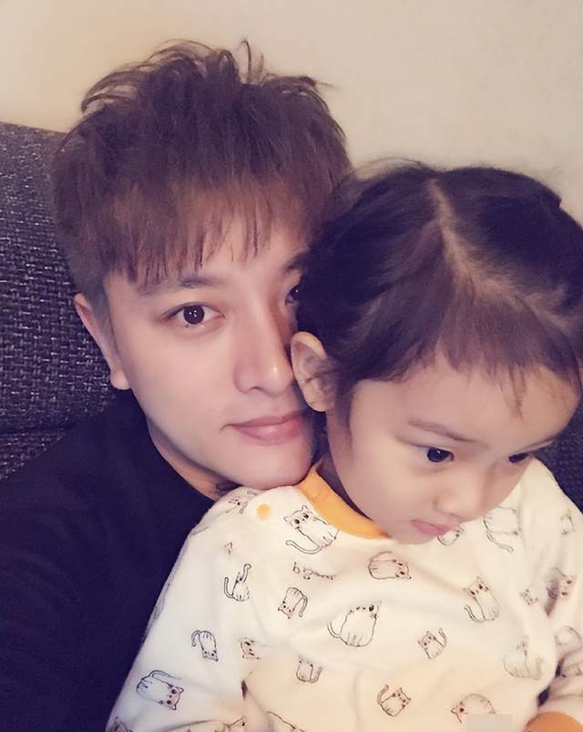 爸爸贾乃亮留言力挺女儿,网友看泪目了|贾乃亮|留言|甜馨_新浪新闻