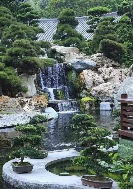 1,瀑布跌水庭院水景可分为瀑布跌水,生态水景,溪流,泳池静水以及其他