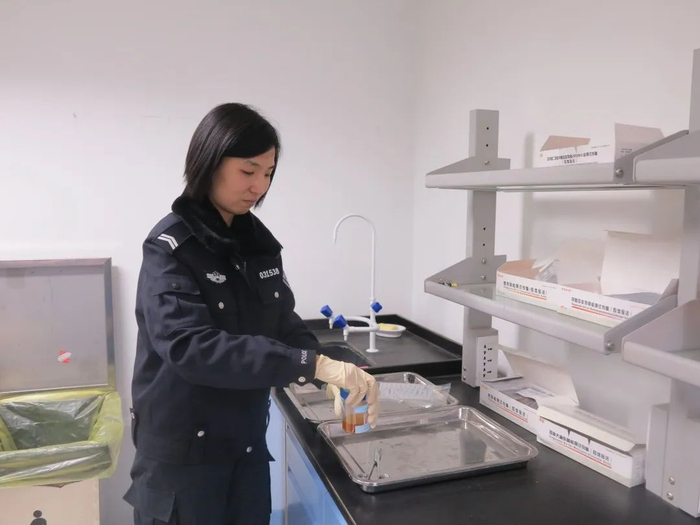 这位女法医,跟你想象的不太一样……|李燕_新浪新闻