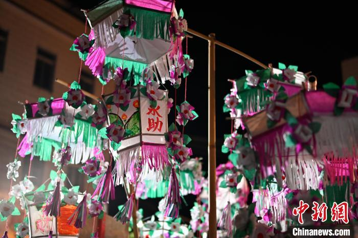 崔向阳 摄据信宜市花灯文化协会会长,六双村村民甘仙文介绍,明末清初