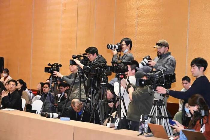上海代表团开放日百余位中外媒体记者关心这些事