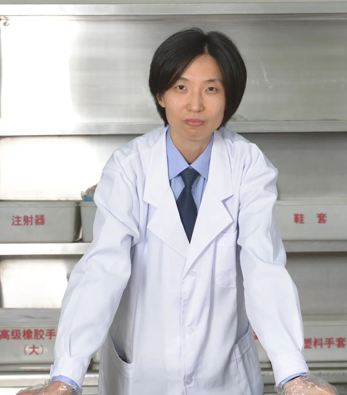 这位女法医,跟你想象的不太一样……|李燕_新浪新闻