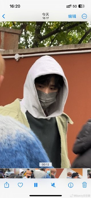 白敬亭你小子帅的有点超过了,口罩都遮不住的帅,纯生图啊这可是