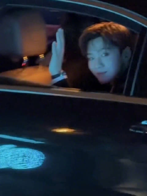 好好,做梦素材有了!余景天帅的有点离谱了