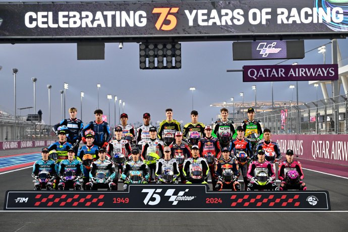 2024赛季motogp,moto2,moto3开赛大合影|motogp|大奖赛_新浪新闻