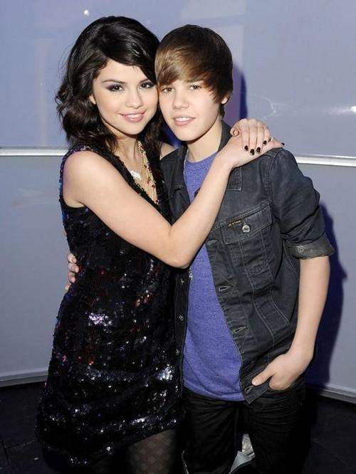 黑粉搞事情,两人早翻篇了|赛琳娜|比伯|视频_新浪新闻