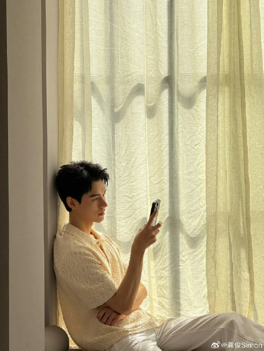 龚俊春日晒照,这不妥妥的居家男友,这个镜头就是女友视角……|龚俊