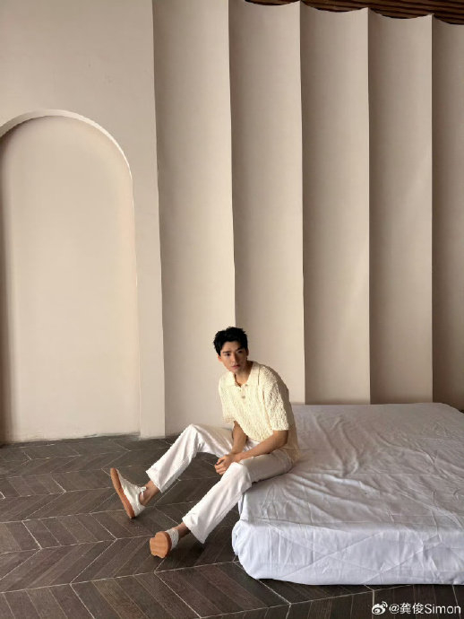 龚俊春日晒照,这不妥妥的居家男友,这个镜头就是女友视角……|龚俊
