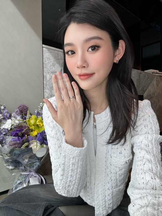 磨而契合,奚梦瑶的幸福秘诀|小红书|奚梦瑶|铂金_新浪新闻