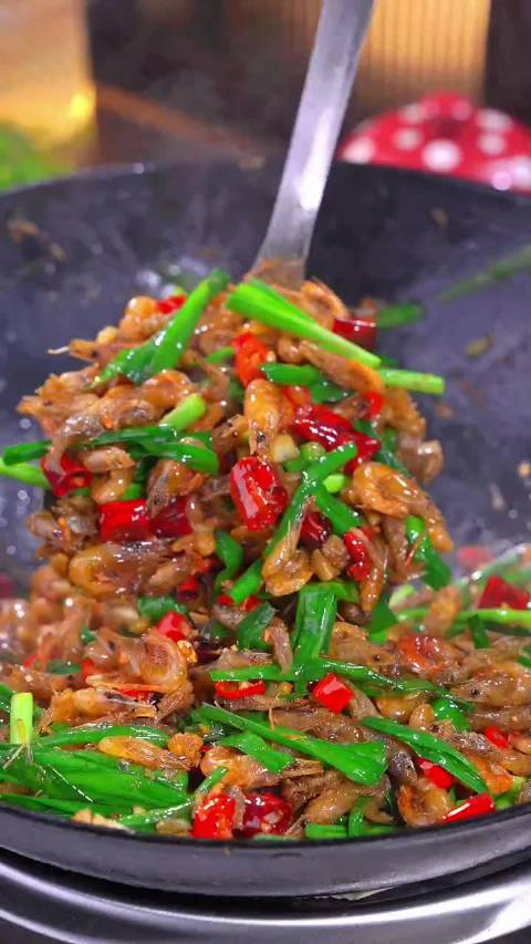 简单好吃的下酒菜韭菜炒小鱼小虾