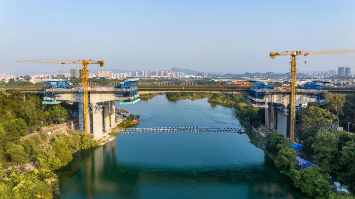 长深高速河惠段改扩建项目女塔吊机手在50米高空开启热辣滚烫人生