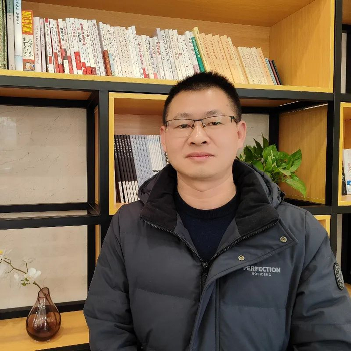 当涂县石桥中学教师,省优秀青年教师,市优秀教师,市骨干教师,曾荣获