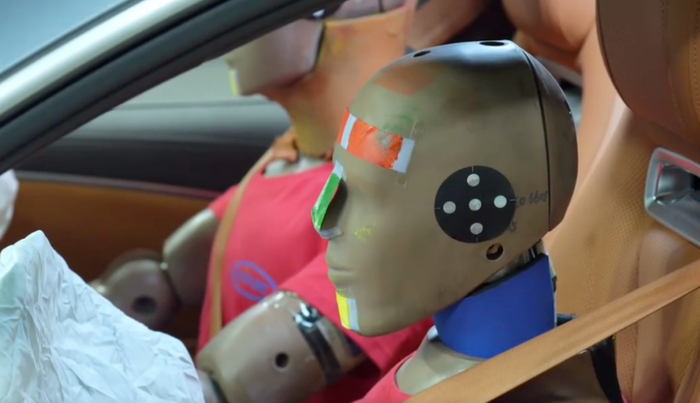 ▲国内车企正在用女性假人进行碰撞试验。图片来源/车企