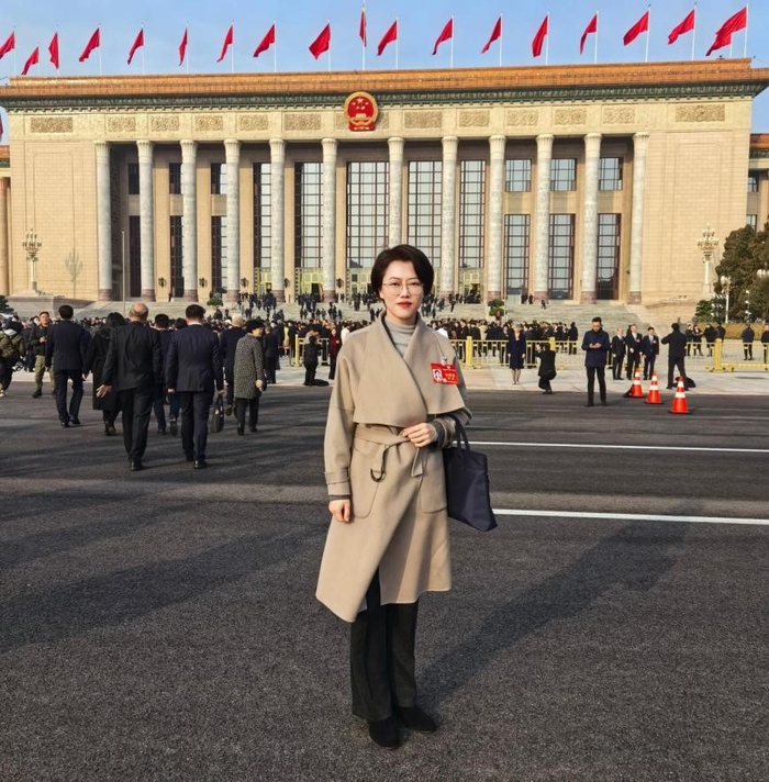 诺敏委员加强青少年近视防控为孩子的光明未来护航