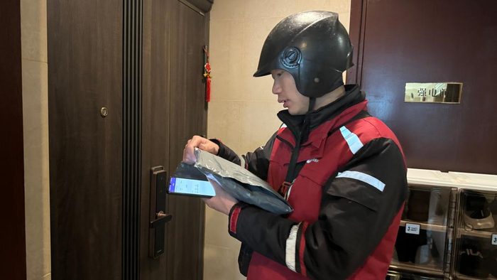 马上评|"快递新规"讨论背后,快递员权益保障状况应受关注__财经头条